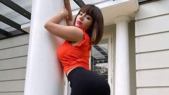 Dinar Candy Digeruduk Netter Gegara Pakaian Terlalu Seksi dan Ketat, Sang DJ Auto Bela Diri: Ada yang Setengah Telanjang Kok!