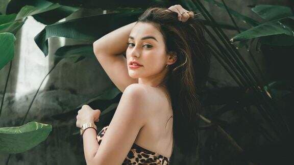 Nora Alexandra Tampil Jadi Vokalis SID, Penampilannya Justru Dicibir Netizen: Norak Banget, Katro!