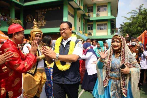 Hadiri HUT SMPN 115 Jakarta, Anies: Semoga Berdaya Saing Global