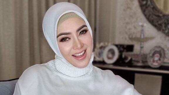 Incess Malu Bukan Main, Gigi Palsu Syahrini Tiba-tiba Copot dan Mental Jadi Bahan Tawaan! Ini yang Terjadi Sebenarnya...