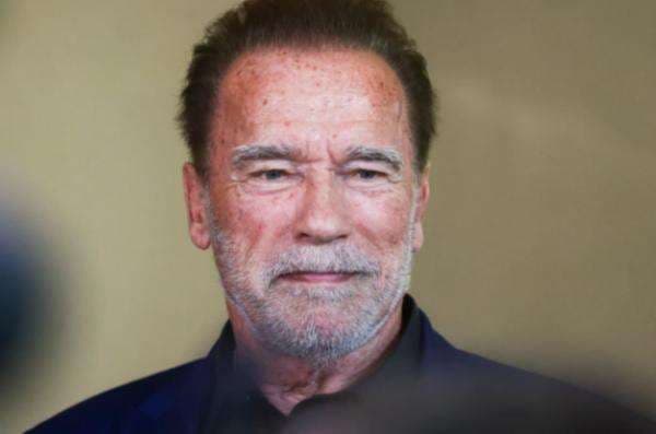 Arnold Schwarzenegger Menandatangani Buku Tamu Auschwitz dengan Slogan “I’ll Be Back” dari “Terminator”, Museum Beri Penjelasan