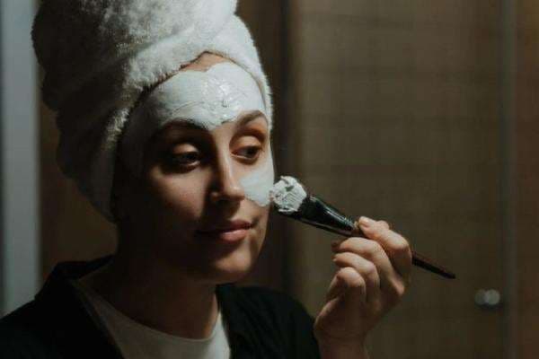 5 Skincare untuk Mengecilkan Pori-pori dan Tips Perawatan