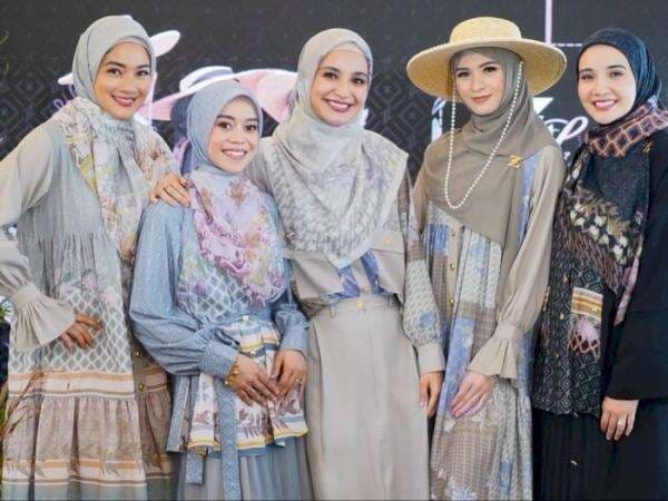 Gaya Lesti Kejora Foto Bareng Artis Berhijab Sholeha bak Bidadari Bikin Netizen Heboh
