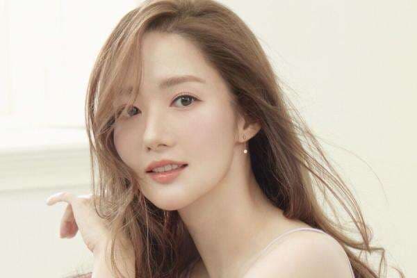 Hook Entertainment Buka Suara Soal Rumor Kencan Park Min Young dengan Bos Crypto, Berikut Harta dan Hutangnya