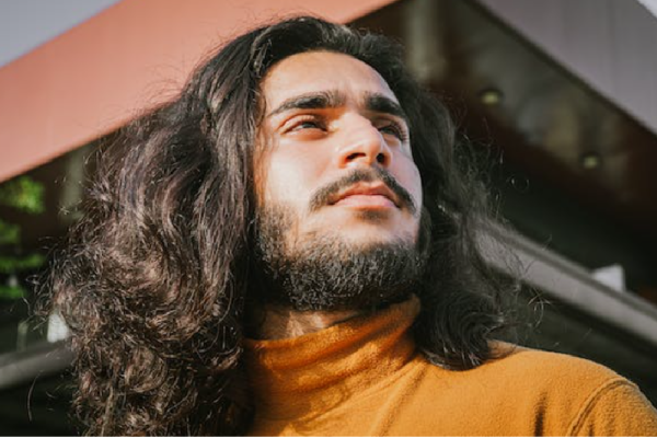 12 Model Rambut Ikal Pria Unik, Termasuk Harry Styles