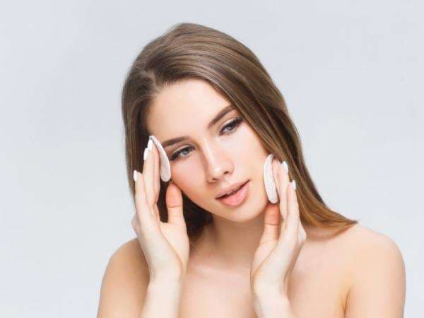 Bikin Kulit Super Glowing, Inilah 4 Skincare Recommended Buat Exfoliating Wajah!