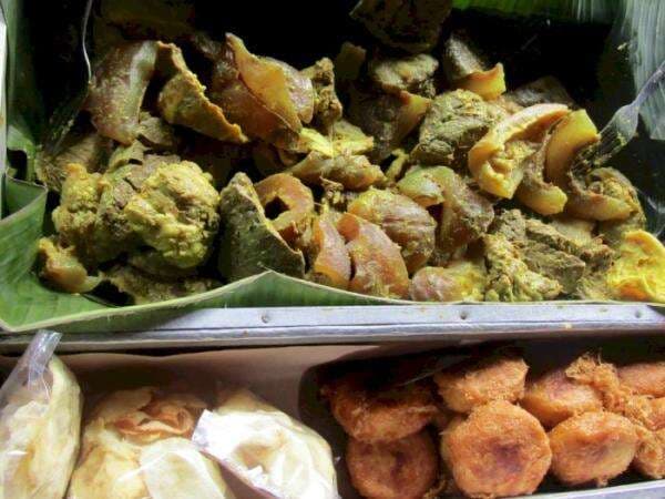 Soto Kuning Pak Bongkok, Jualan  Sejak 1978 Kuliner Khas Bogor yang Wajib Dicoba!