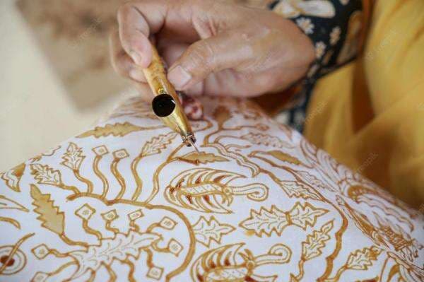 15 Kata Bijak Hari Batik Nasional 2 Oktober 2022, Wajib Pakai di Sosial Media Kamu Nih