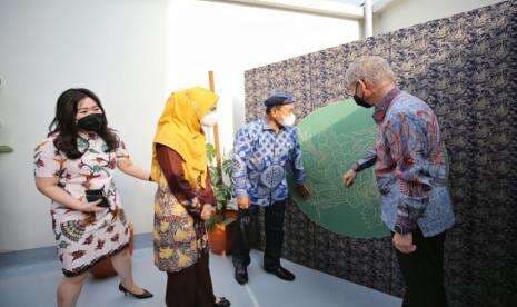 Hari Batik Nasional: Bandung Pamerkan Batik Khas Raksasa Ini Lokasinya