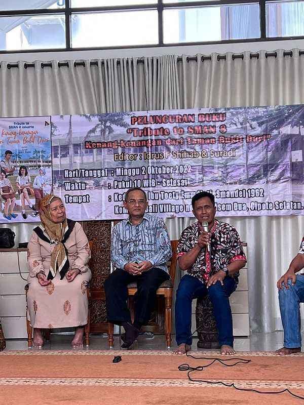Buku "Tribute to SMAN 8 Jakarta: Kenang-kenangan dari Taman Bukit Duri" Diluncurkan