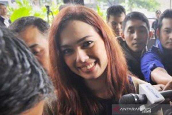 Idham Mase, Suami Catherine Wilson Miliki Utang Ratusan Juta