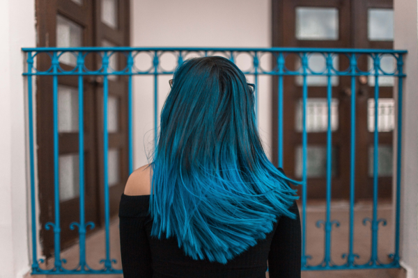 10 Ide Warna Rambut Biru dan Tips Merawatnya Tetap Awet