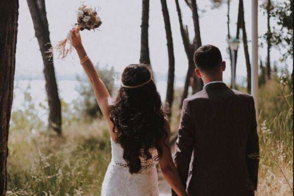 13 Contoh Undangan Pernikahan, dari yang Elegan hingga Unik