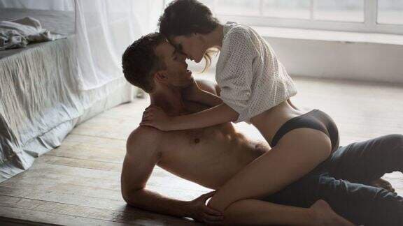 Bikin Suasana Makin Hot, Ini 10 Film Dewasa di Netflix yang Bisa Kamu Tonton dengan Pasangan! Cuss Netflix and Chill Moms...