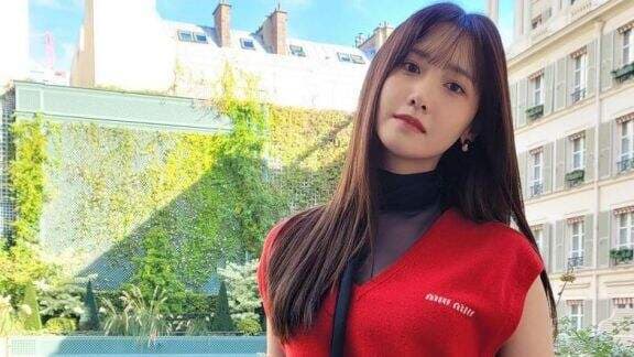 Yoona SNSD Sukses Curi Perhatian di Paris Fashion Week, Intip 6 Potret Cantik nan Menggemaskan dengan Poni Barunya, Bikin Gagal Fokus