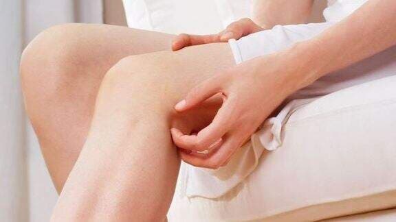 Sering Muncul Saat Musim Hujan, Ini Penyakit Kulit yang Wajib Diketahui, Jangan Garuk Sembarangan Moms!