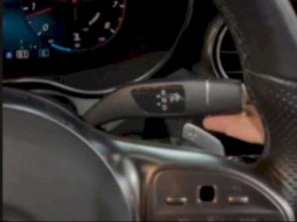 Banyak yang Belum Tau! Ternyata Transmisi Mercedes-Benz Ada di Balik Setir!