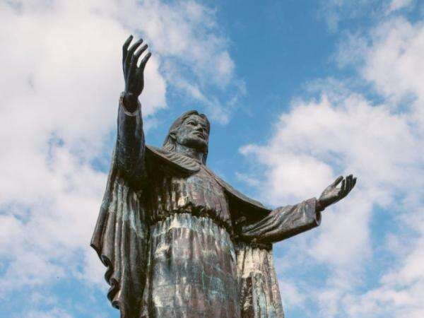 Jadi Ikon Kota Dili, Ternyata Patung Kristus Raja Dibuat oleh Seniman Muslim Loh Jadi Ikon Kota Dili, Ternyata Patung Kristus Raja Dibuat oleh Seniman Muslim Loh