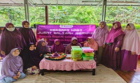 Milad Ke 20, Salimah Bojonggede Bagikan 755 Paket Nasi Jum'at Berkah