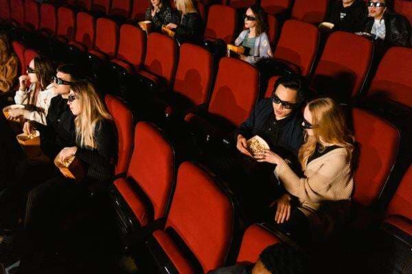 Simak 5 Film Romantis Indonesia Terbaik yang Tayang Tahun ini