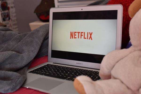 Simak Rekomendasi Film Netflix yang Seru dan Menyenangkan