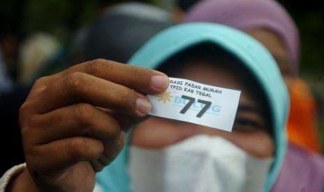 In Picture: Pasar Murah di Alun-alun Hanggawana Slawi