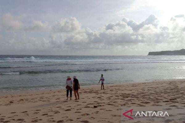 Rute dan Tiket Masuk Pantai Gondo Mayit, Surga Tersembunyi di Blitar Rute dan Tiket Masuk Pantai Gondo Mayit, Surga Tersembunyi di Blitar