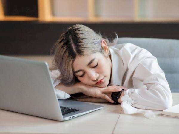 7 Cara Atasi Badan Cepat Lelah dan Mudah Ngantuk, Salah Satunya Kurangi Berat Badan