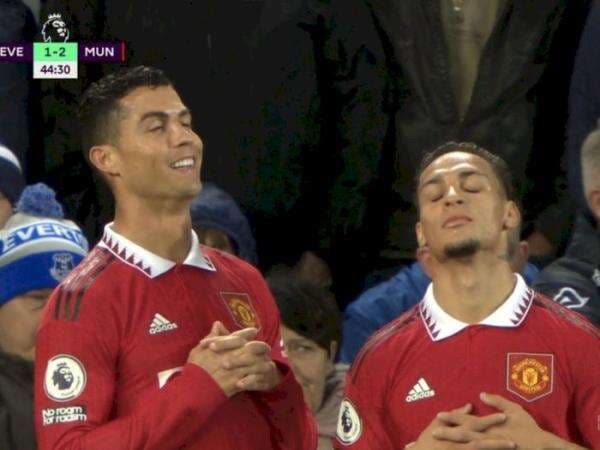 Akhirnya Nyekor Lagi, Ronaldo Selebrasi Merem Tangan di Dada, Netizen: Dari Siu Jadi Turu