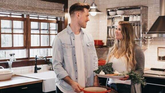 Takut Kehilangan, 3 Tanda Suami Sangat Mencintai Istrinya, PakSu Begini Gak Moms?