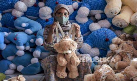 In Picture: Geliat Produksi Kerajinan Boneka di Bandung