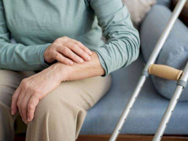 Mengenal Apa itu Tremor: Penyebab, Gejala dan Cara Mengobatinya Mengenal Apa itu Tremor: Penyebab, Gejala dan Cara Mengobatinya