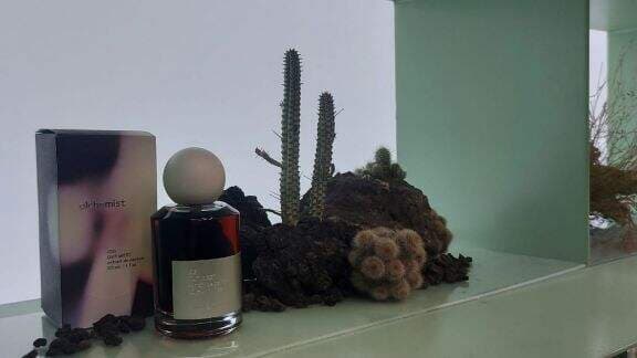 Alchemist Luncurkan Out West, Parfum yang Memberikan Aroma Ketenangan Alam, Cocok Buat Kamu Nih Beauty! Alchemist Luncurkan Out West, Parfum yang Memberikan Aroma Ketenangan Alam, Cocok Buat Kamu Nih Beauty!