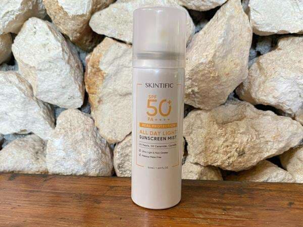 Review: Sunscreen Skintific All Day Light, Solusi Reapply Sunscreen Tanpa Bikin Makeup Geser