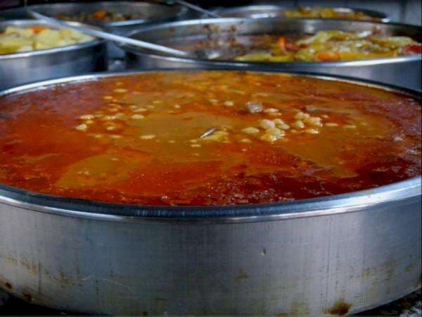 Kedai Berusia Setengah Abad Lebih Ini Setia Jual Sop Babat, Sehari Habis Ratusan Porsi