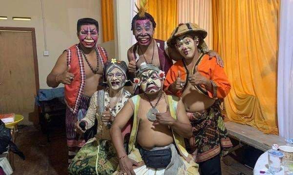 Profil Lolak, Pelawak Banting Setir Jadi Senator Bali Profil Lolak, Pelawak Banting Setir Jadi Senator Bali