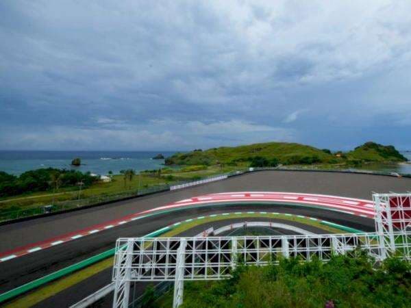 Sandiaga Uno Pastikan Sirkuit Mandalika Siap Gelar WSBK 2022