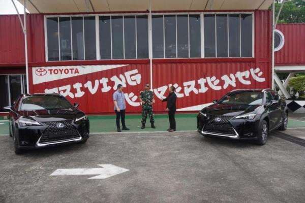 Jadi Official Car Partner KTT G20 Toyota Kenalkan Lexus UX 300e Ke Paspampres
