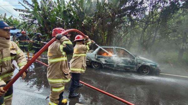 Ada Percikan Api di Audio, Mobil Terbakar