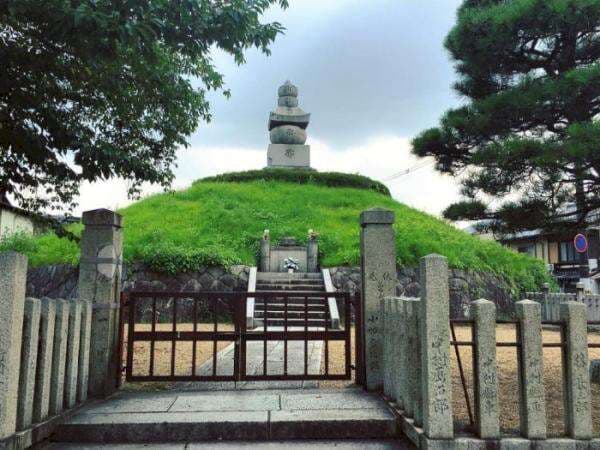 Bukit Mimizuka: Tempat Pemakaman Unik Khusus untuk Hidung dan Telinga Saja