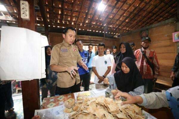 Cicipi Keripik Tempe Ngawi, Ibas Dorong UMKM Naik Kelas, Seperti Apa?