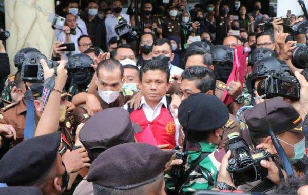Ajudan Brigadir Adzan Romer Sempat Todongkan Senjata ke Ferdy Sambo Setelah Pembunuhan Brigadir J Ajudan Brigadir Adzan Romer Sempat Todongkan Senjata ke Ferdy Sambo Setelah Pembunuhan Brigadir J