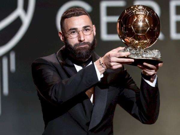 Alhamdulillah! Karim Benzema Rebut Trofi Ballon d'Or 2022, Pemain Muslim Kedua yang Menang