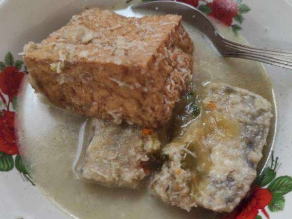 Lezatnya Botok Setan Mbah Isah, Kuliner Pedas Ada Sejak Indonesia Belum Merdeka