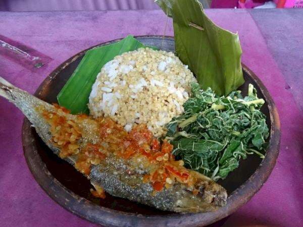 Nasi Tiwul Sambel Bawang di Gubuk Ini Enaknya Ngangenin, 3000 Porsi Ludes Per Minggu! Nasi Tiwul Sambel Bawang di Gubuk Ini Enaknya Ngangenin, 3000 Porsi Ludes Per Minggu!