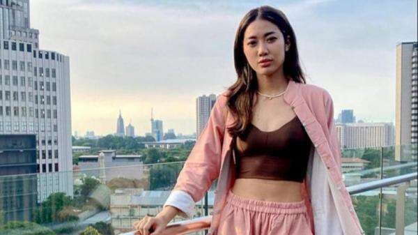 Widy Vierratale Buka Baju saat Konser