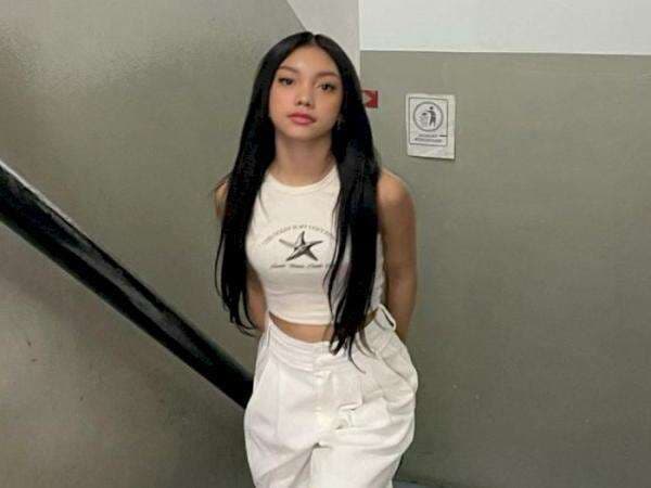 Gemas, Naura Ayu Tampil All White Model Rambut Belah Tengah: Kenapa Bisa Cakep Banget