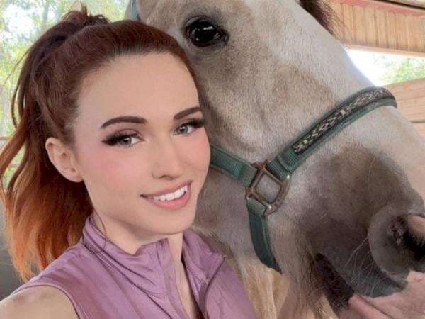 Amouranth, Streamer Terkenal Twitch Rehat Akibat Dilecehkan Suaminya Sendiri