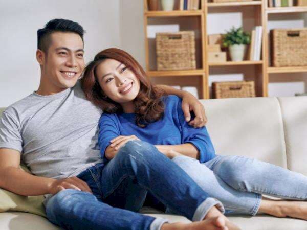 30+ Pertanyaan Topik Deep Talk Bersama Pasangan, Bikin Makin Sayang!