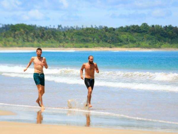 Toyolawa: Hidden Beach di Nias Utara, Pasirnya Merah Muda Tempat Favorit Bule Berjemur